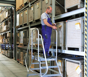 Esc. p-f 2 côtés av roul ress. caill. acier 4 mar. | © MUNK GmbH