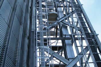 Mehrzügige Steigleiter Contentbild | © MUNK GmbH Mehrzügige Steigleiter Contentbild | © MUNK GmbH