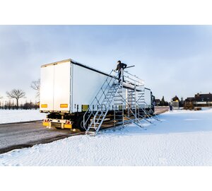 Échaf. de dégivrage fixe avec remorque de camion | © MUNK GmbH