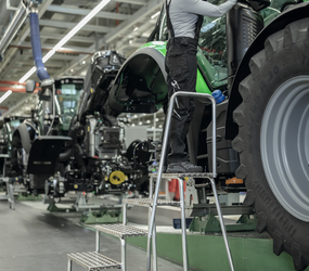 Marchepied rigide av main courante, 5 mar. Appl. | © MUNK GmbH