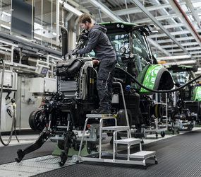 Marchepied rigide R13 avec main courante et roulettes Appl. | © MUNK GmbH Marchepied rigide R13 av main cour. et roul. Appl. | © MUNK GmbH