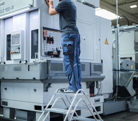 Marchepied 2 côtés avec roulettes 3 marches Appl. | © MUNK GmbH