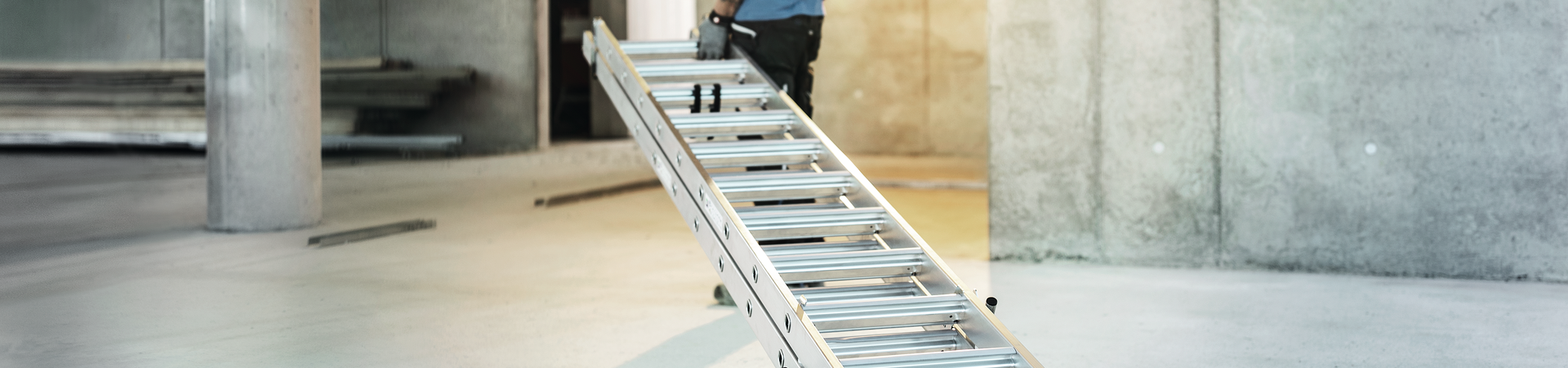 Push-up ext. ladder w. steps w. nivello, image | © MUNK GmbH
