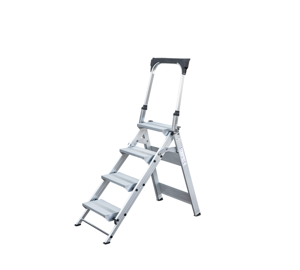 Folding steps with retaining bracket 4 steps | © MUNK GmbH