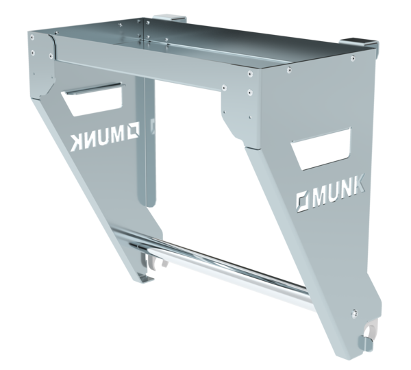 Storage tray for railings, flush with clip, depth 50 mm, front view | © MUNK GmbH