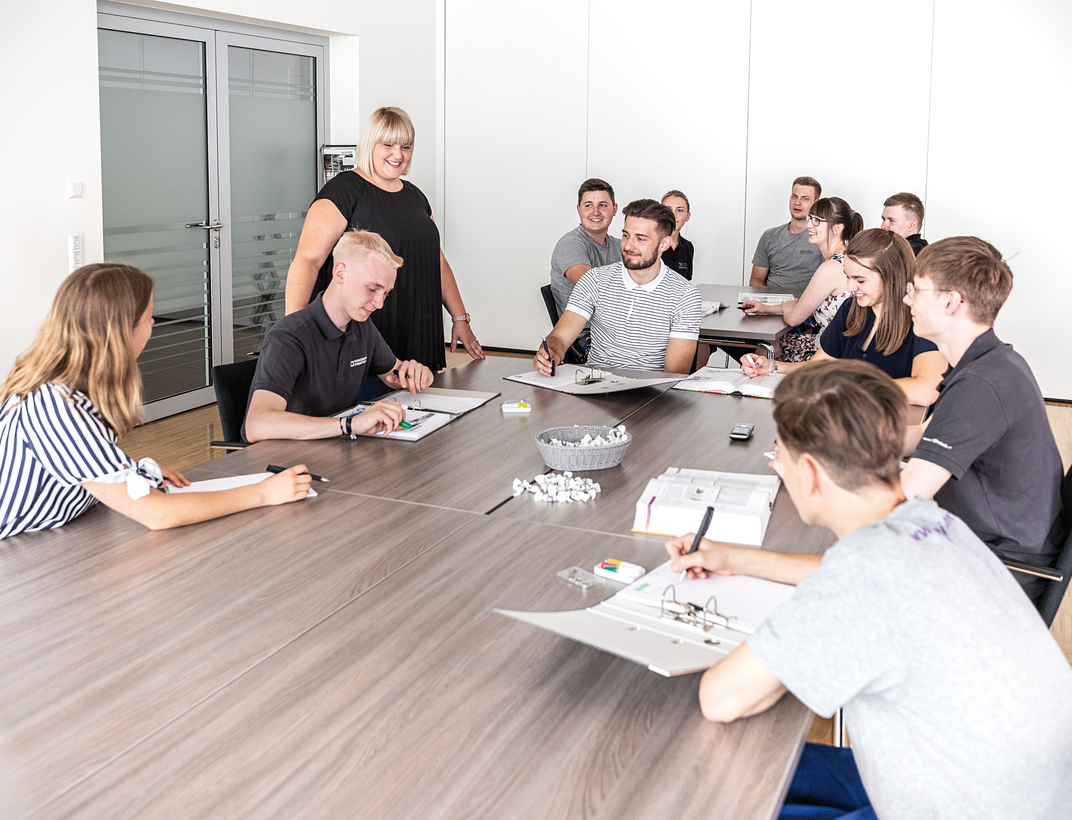 Trainees learning together | © MUNK GmbH
