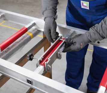 Schrauben des Montagewerkzeugs lösen. | © MUNK GmbH