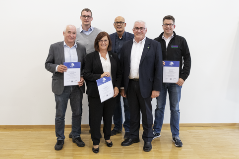 Gruppenfoto nach Zertifizierung: Sicher mit System | © MUNK GmbH