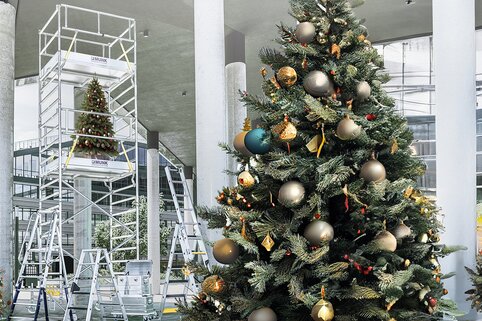 Steigtechnik weihnachtlich dekoriert | © MUNK GmbH