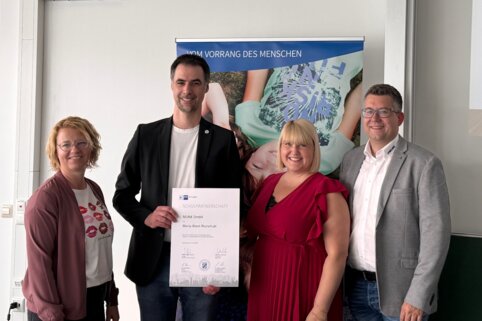 MUNK Group schließt Schulpartnerschaft mit Maria-Ward-Realschule in Günzburg.