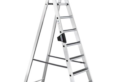 Sicher nach oben: Die neue Generation des Leiterschuhs nivello der Günzburger Steigtechnik bietet ein Plus an Arbeitssicherheit und Flexibilität. | © MUNK GmbH