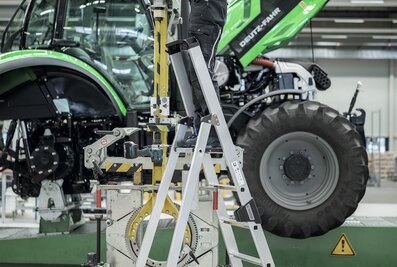 Ob Handwerk, Industrie, öffentlicher oder Dienstleistungs-Sektor: Der neue nivello-Leiterschuh sorgt in verschiedensten Branchen für ein Plus an Arbeitssicherheit. | © MUNK GmbH