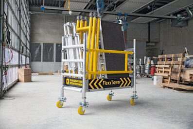 A trolley can be constructed tool-free from a few FlexxTower components. The single-person scaffolding can therefore be transported in many commercial vehicles.  | © MUNK GmbH