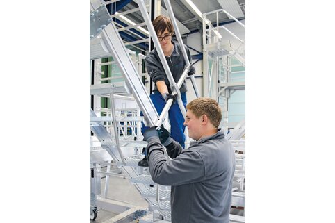 ToPFormation chez Günzburger Steigtechnik : Une étude menée par Focus Money, Deutschland Test et l’Institut für Management- und Wirtschaftsforschung (IMWF) révèle que cette entreprise familiale fait partie des meilleures entreprises de formation du pays.  | © MUNK GmbH