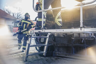 Günzburger Steigtechnik rescue platforms provide essential support, for instance when recovering casualties from vehicles.  | © MUNK GmbH