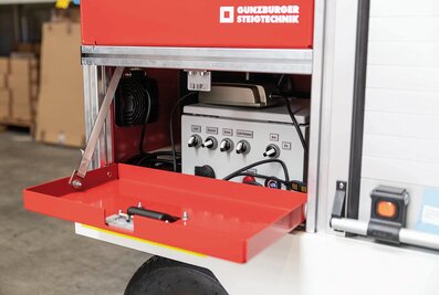 The mobile containers for youth fire brigades from Günzburger Steigtechnik also have a pump control panel which ensures a real operational experience.  | © MUNK GmbH
