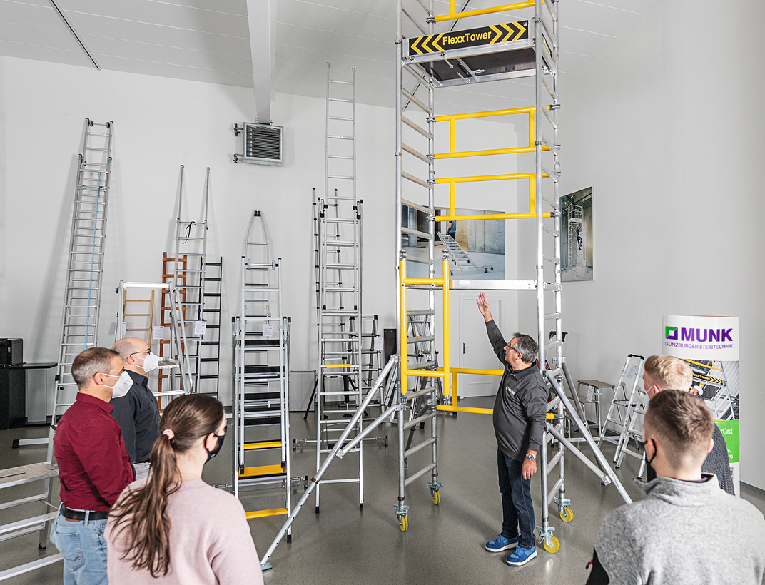 Günzburger Steigtechnik is currently presenting its new single-person FlexxTower scaffolding to specialist dealers and users throughout Germany in a roadshow.  | © MUNK GmbH