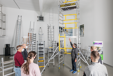 Günzburger Steigtechnik is currently presenting its new single-person FlexxTower scaffolding to specialist dealers and users throughout Germany in a roadshow.  | © MUNK GmbH