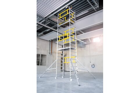 Le nouveau FlexxTower de Günzburger Steigtechnik peut être monté et démonté rapidement, facilement et sans outils par une seule personne. L’utilisateur peut ainsi atteindre des hauteurs de travail allant jusqu’à 6,10 mètres.  | © MUNK GmbH