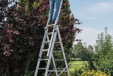 Pour renforcer l’appui des échelles polyvalentes sur les sols meubles, il est possible d’utiliser des pointes spécialement conçues à cet effet.  | © MUNK GmbH