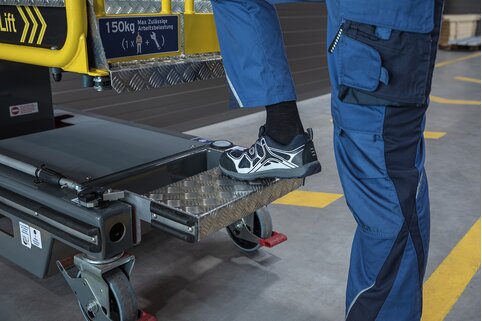 La micro nacelle élévatrice de Günzburg est équipée d’un système de freinage automatique, permettant à l’utilisateur de compter sur une sécurité optimale.  | © MUNK GmbH