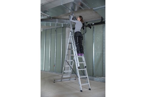 Cette échelle particulièrement polyvalente peut être utilisée comme échelle double, d’appui ou coulissante.  | © MUNK GmbH