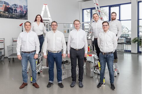 Das neue Team Rettungstechnik der Günzburger Steigtechnik (von links): Philipp Barfuß (Geschäftsbereichsleiter), Tatjana Seefelder (Vertrieb Sonderprojekte), Markus Böck (Vertrieb), Michael Lewold (Bereichsleiter Vertrieb), Jens Eberhardt (Key-Account Manager Export), Andreas Bernhauer (Vertrieb) und Alessandro Eustacchio (Vertrieb).  | © MUNK GmbH