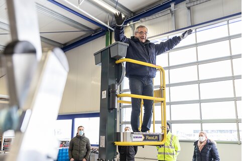 En participant à ces Roadshows, les utilisateurs et les revendeurs pourront découvrir directement dans leurs locaux les solutions innovantes de l’entreprise – par exemple la petite plate-forme de travail élévatrice FlexxLift.   | © MUNK GmbH