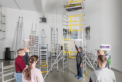 Die Günzburger Steigtechnik weitet ihr erfolgreiches Roadshow-Konzept aus. So ist der Qualitätshersteller ab sofort an noch mehr Terminen bei Anwendern und Fachhändlern live vor Ort. | © MUNK GmbH