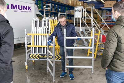 Die Inhalte der Live-Vorführungen lassen sich individuell anpassen. Bei der Roadshow „Steigtechnik“ stehen zum Beispiel Neuheiten wie das Ein-Personen-Gerüst FlexxTower im Fokus.  | © MUNK GmbH
