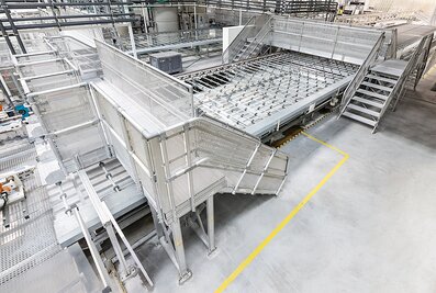 Les sauts de loup de Günzburger Steigtechnik peuvent être personnalisés en fonction des besoins. Ils assurent ainsi une sécurité maximale au travail et un gain en matière d’efficacité dans les installations de production et de transport.  | © MUNK GmbH