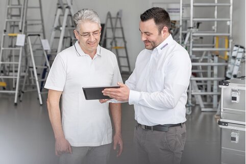 Günzburger Steigtechnik se distingue avant tout par ses services d’exception, de personne à personne. En assurant la planification et le lancement du projet directement dans vos locaux, même les constructions spéciales se réalisent en toute simplicité.  | © MUNK GmbH