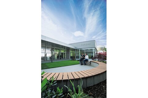 Le campus de Günzburger Steigtechnik en tant que centre de communication et de réunion : de nombreux cours de formation et séminaires s'y déroulent. | © MUNK GmbH