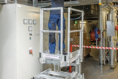 The mobile Desk-Surfer also ensures occupational safety at SPIE in the technical environment, such as during maintenance tasks or installations. | © MUNK GmbH