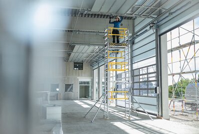 Ensures extra work safety: the FlexxTower one-person scaffold from MUNK Günzburger Steigtechnik. | © MUNK GmbH