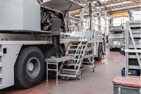 Les experts de Munk Günzburger Steigtechnik adaptent les constructions spéciales de manière à ce que toutes les tâches puissent être effectuées à la hauteur de travail idéale, en ménageant le dos et les muscles. | © MUNK GmbH