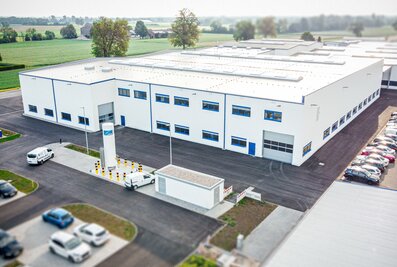 With the new construction of the 5,000 m2 production and sawing centre, the Munk Group has now completed investment projects with a total volume of 20 million euros. | © MUNK GmbH