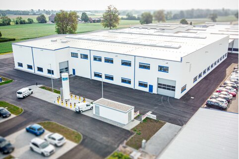 Avec la construction d'un nouveau centre de production et de sciage de 5 000 m2, le Munk Group a désormais achevé des projets d'investissement d'un volume total de 20 millions d'euros. | © MUNK GmbH
