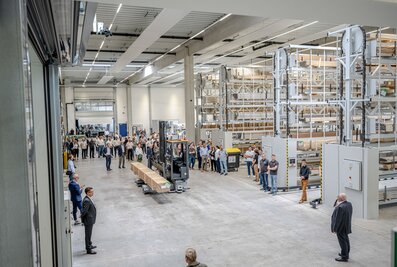 The guests were impressed by the Munk Group's new production and sawing centre in Günzburg at the official opening. | © MUNK GmbH