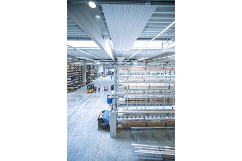 Avec le nouveau centre de production et de sciage, le Munk Group gagne de nouvelles capacités et peut continuer à optimiser le processus de production. | © MUNK GmbH