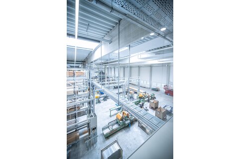 Avec le nouveau centre de production et de sciage, le Munk Group gagne de nouvelles capacités et peut continuer à optimiser le processus de production. | © MUNK GmbH