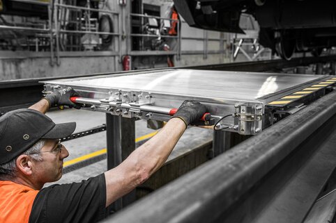 Le nouveau marchepied de voie de Munk Günzburger Steigtechnik se déplace facilement le long du rail. | © MUNK GmbH