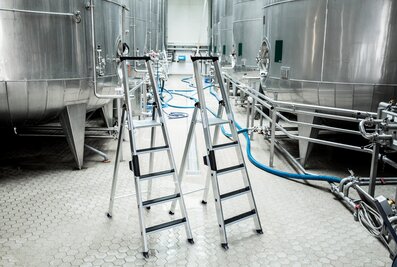 Very well received: The stepladders from Munk Günzburger Steigtechnik with the clip-step (left) and clip-step R13 anti-slip treads. | © MUNK GmbH