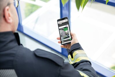 Up-to-the-minute rescue equipment on the move: The digital rescue equipment guide can also be accessed on a smartphone. | © MUNK GmbH