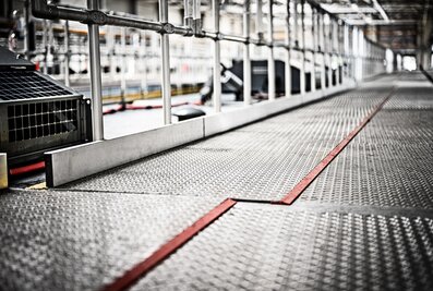 Les extensions de plate-forme peuvent être facilement sorties jusqu'à 595 mm et arrimées au train avec un jeu nul. | © MUNK GmbH