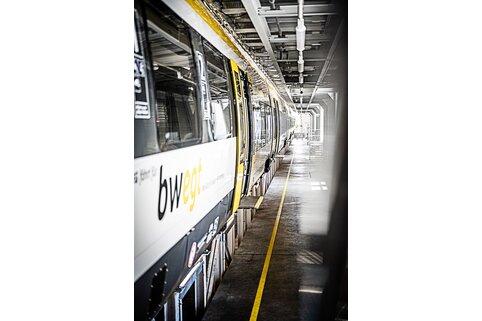 Les extensions de plate-forme peuvent être facilement sorties jusqu'à 595 mm et arrimées au train avec un jeu nul. | © MUNK GmbH