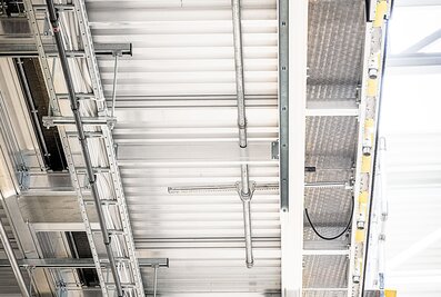 Les extensions de plate-forme peuvent être facilement sorties jusqu'à 595 mm et arrimées au train avec un jeu nul. | © MUNK GmbH