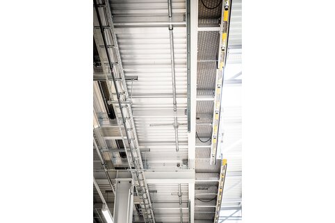 Les extensions de plate-forme peuvent être facilement sorties jusqu'à 595 mm et arrimées au train avec un jeu nul. | © MUNK GmbH