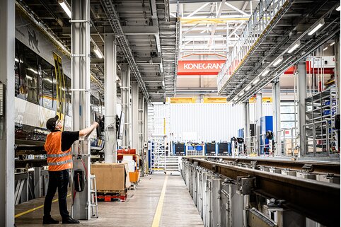 Les extensions de plate-forme peuvent être facilement sorties jusqu'à 595 mm et arrimées au train avec un jeu nul. | © MUNK GmbH