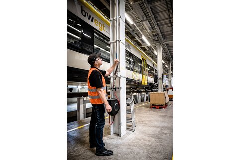 Les extensions de plate-forme peuvent être facilement sorties jusqu'à 595 mm et arrimées au train avec un jeu nul. | © MUNK GmbH